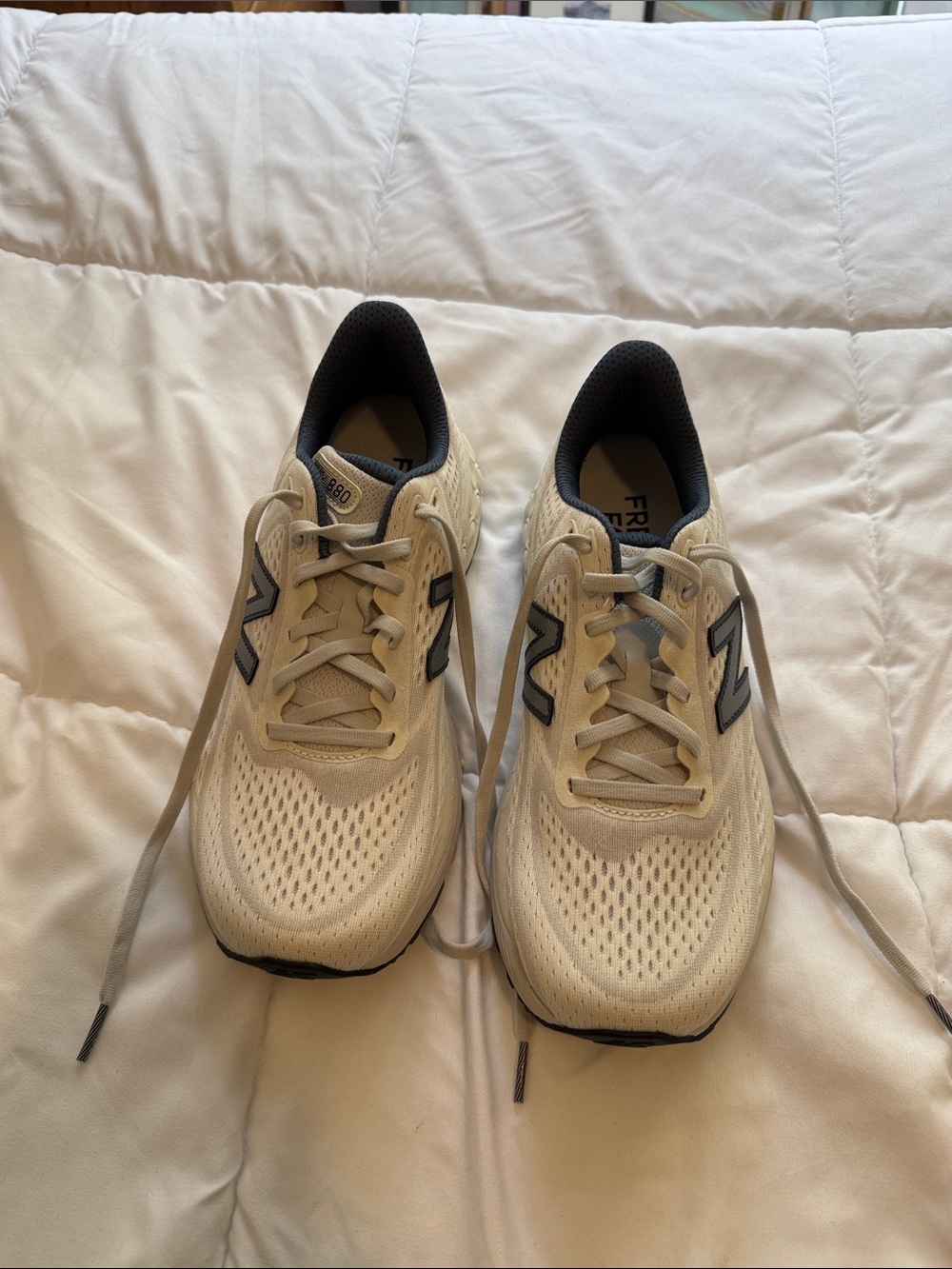 New Balance 880- Size 8W